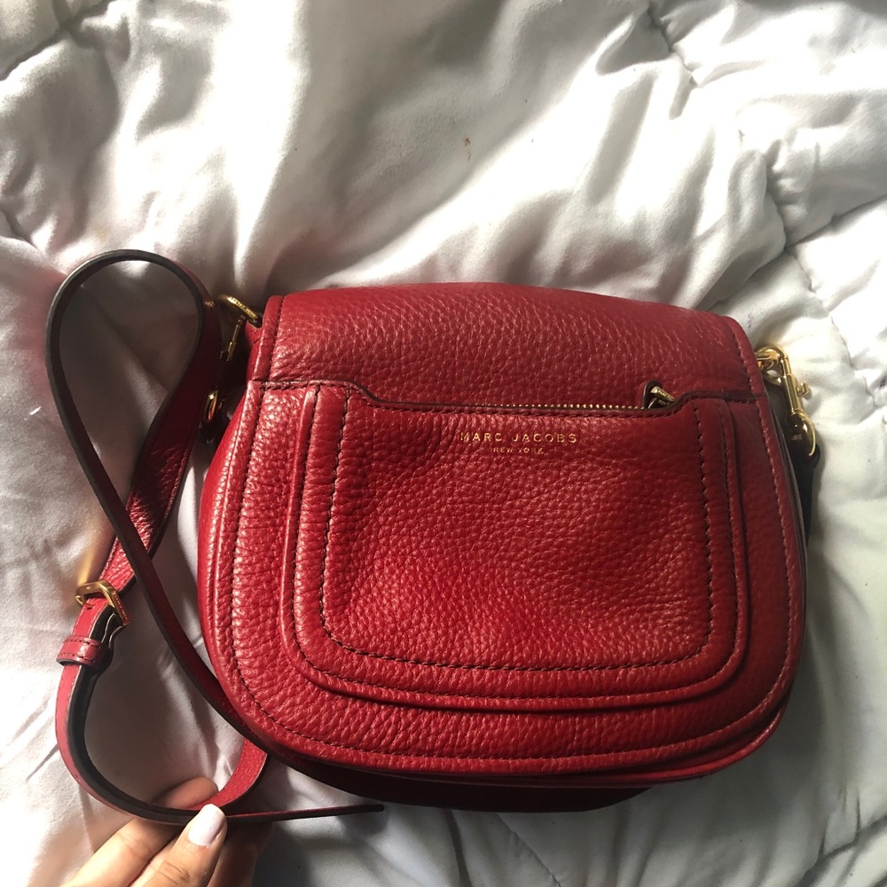 Red Marc Jacobs crossbody bag 9.5”w x 8”H x 3”D